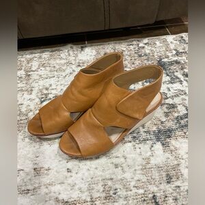 Naya Seeker Wedge Sandal in Camel